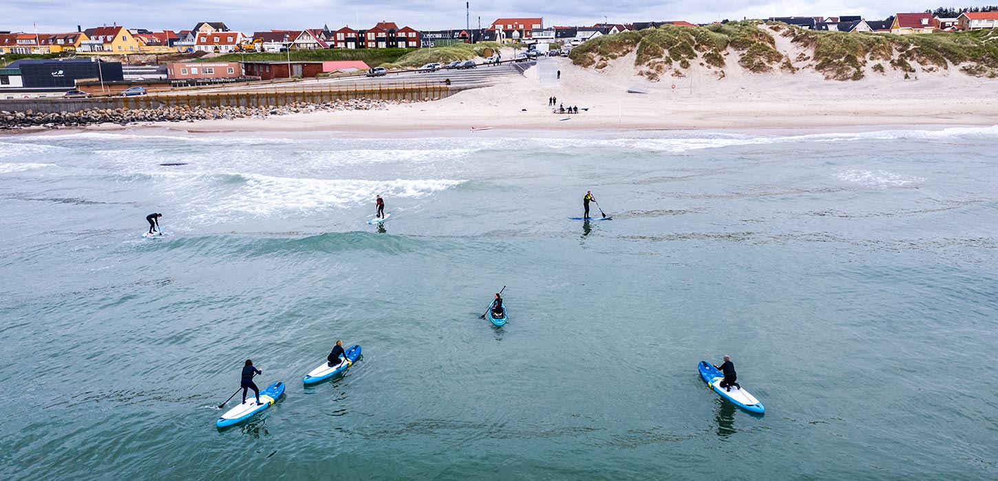 Hirtshals strand med surf og sup