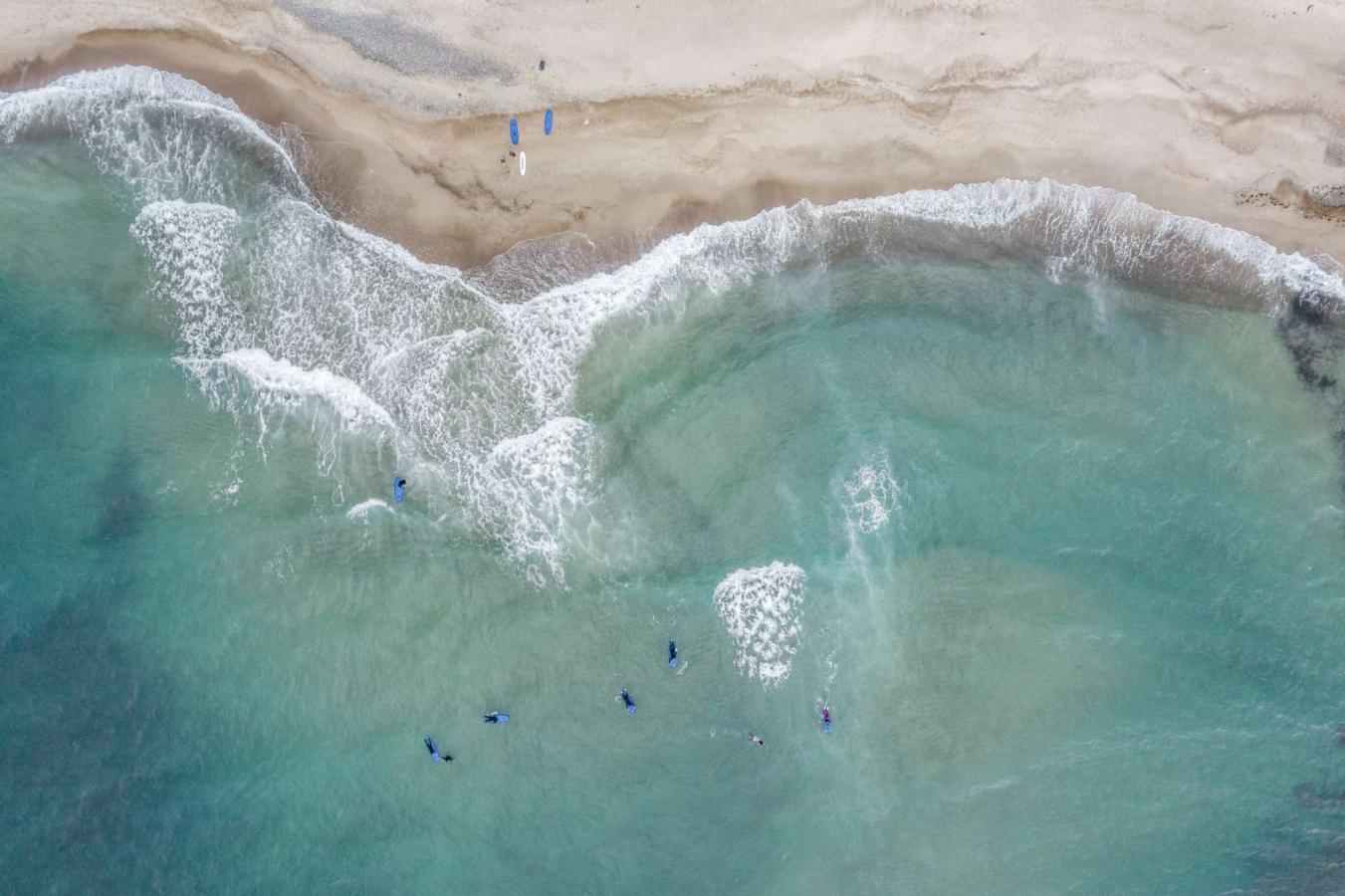 Surfere ved Thyborøn