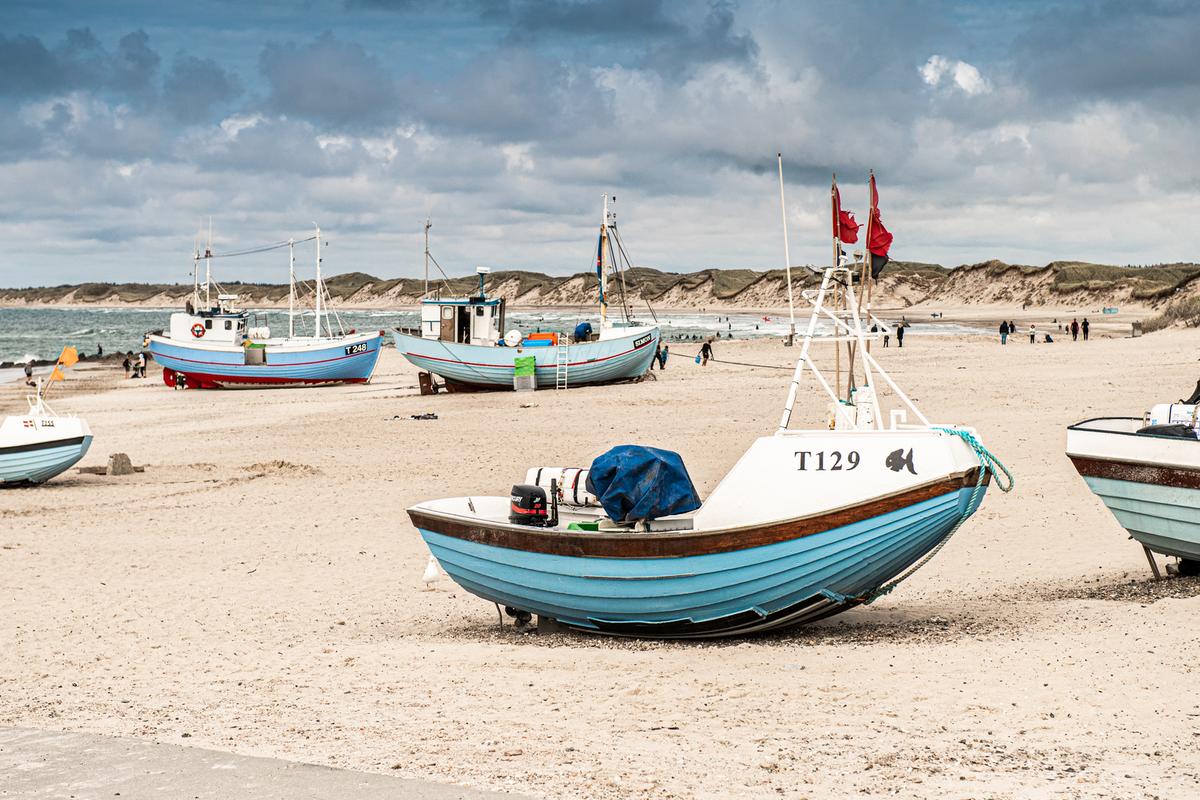 Både på Vorupør Strand