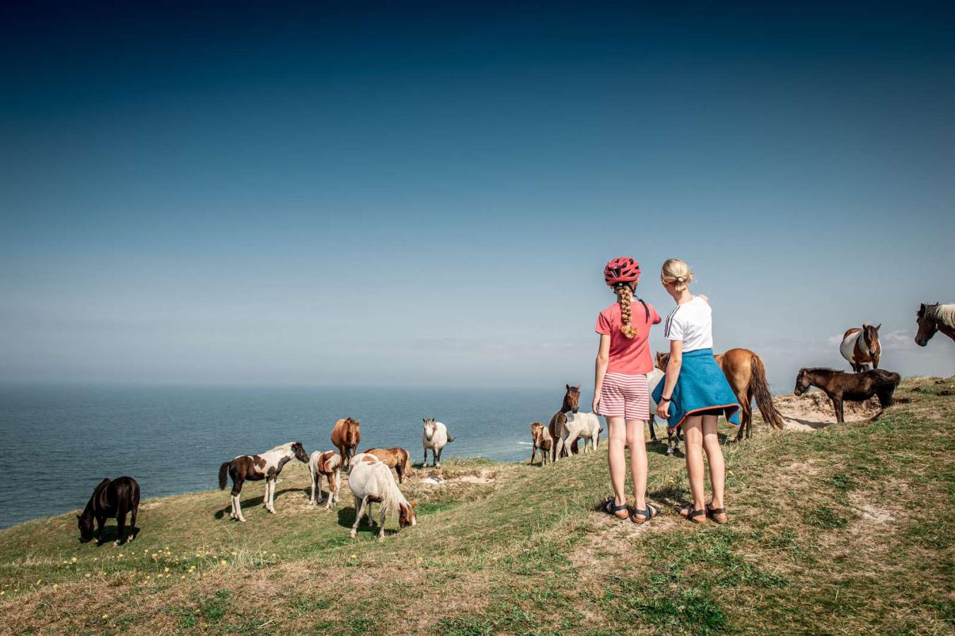 Piger og heste Slettestrand