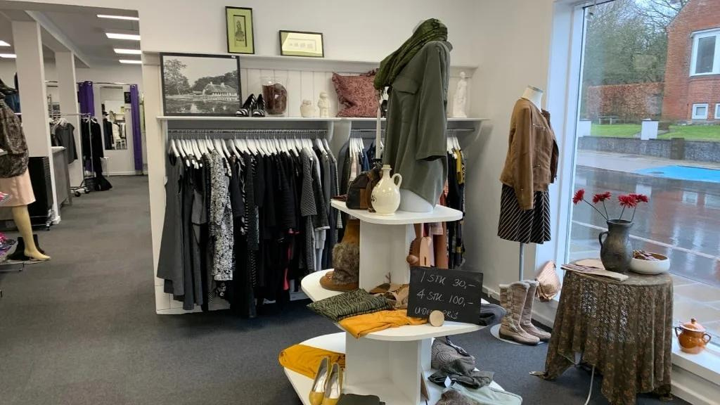 indeni kirkens korshær