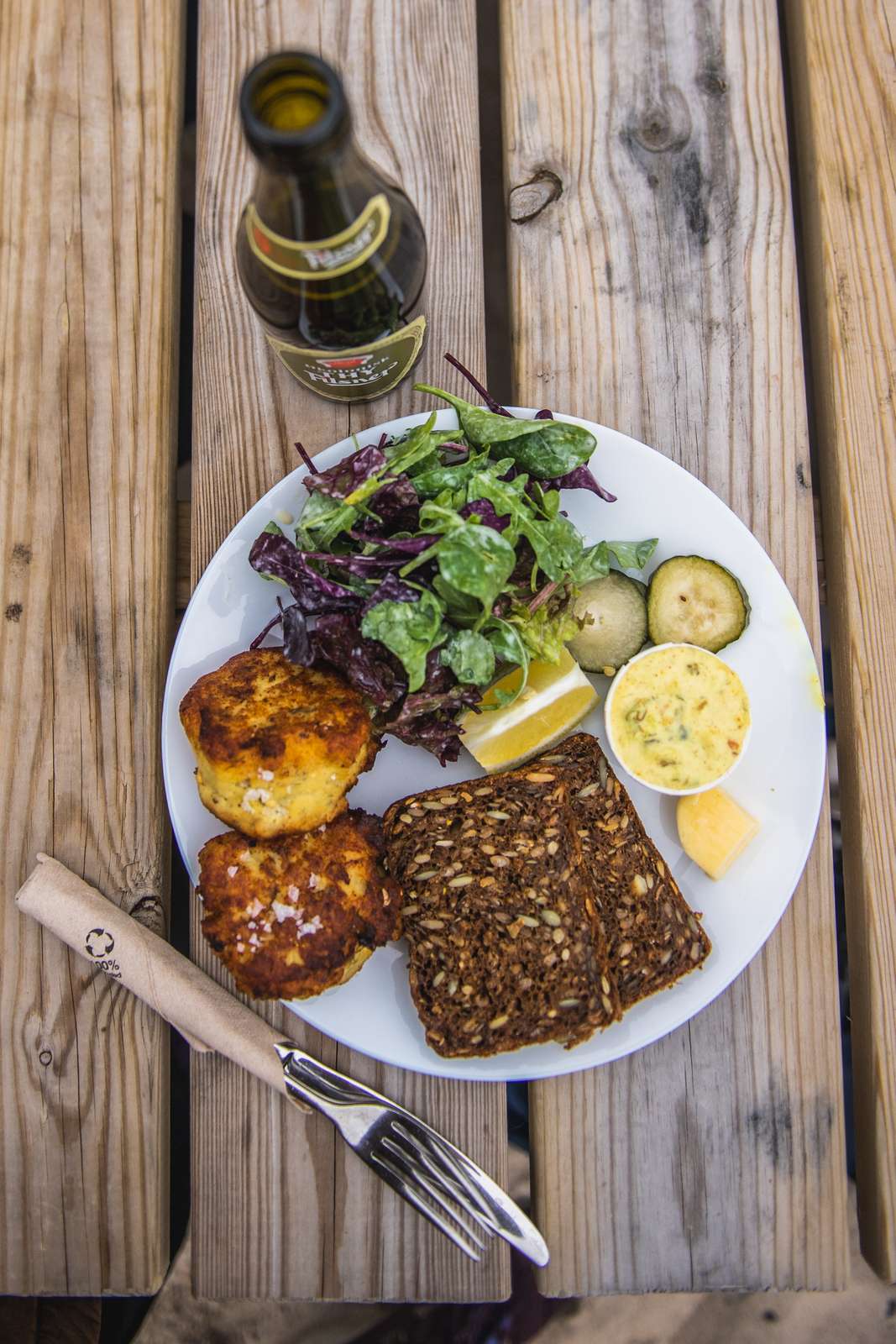 Fiskefrikadeller_tallerken_mad_højkant