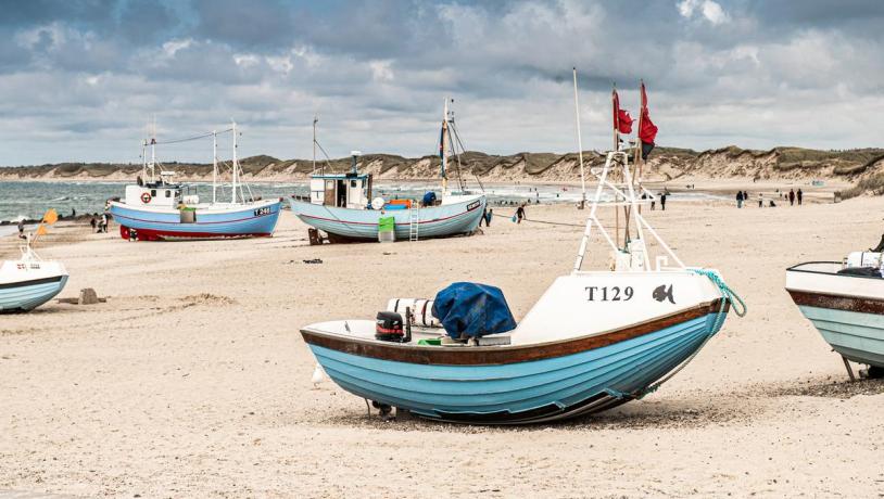 Både på Vorupør Strand
