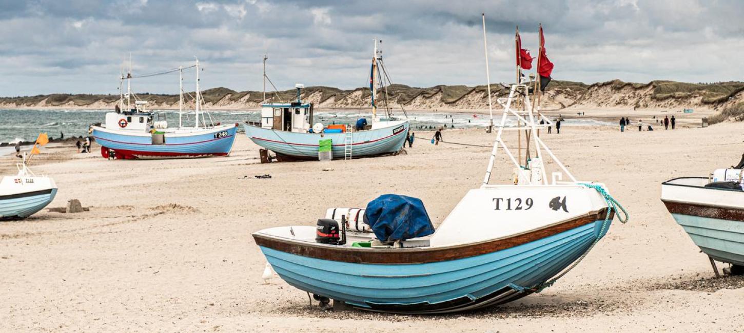 Både på Vorupør Strand