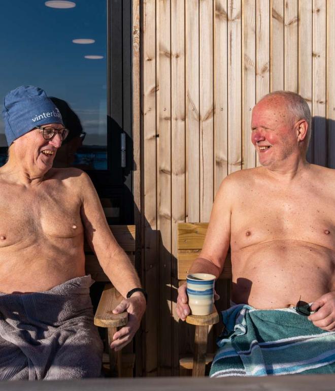 Vinterbadeklubben handbjerg marina mænd i sol