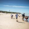 Familie ved strand