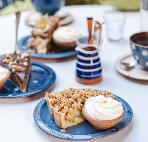 Keramikcafé Møllehuset_kaffe og kage på bord