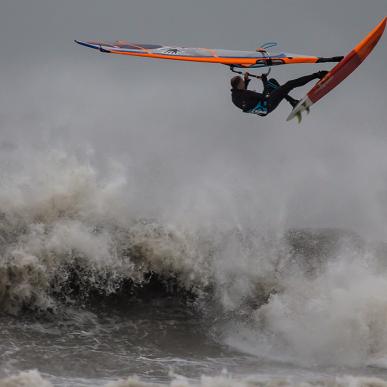 Klitmøller Surfer ved Nordvestkysten