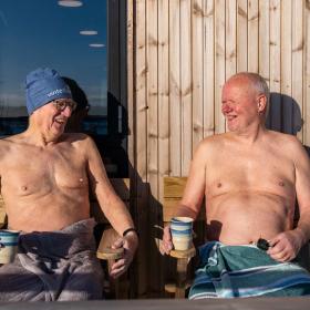 Vinterbadeklubben handbjerg marina mænd i sol