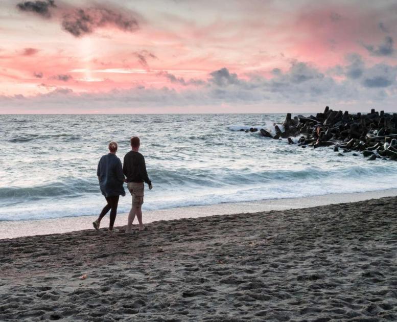 Par på stranden